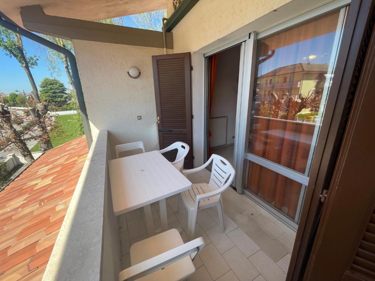 Vega Bilocale Con Piscina E Terrazza Apartment Caorle Luaran gambar